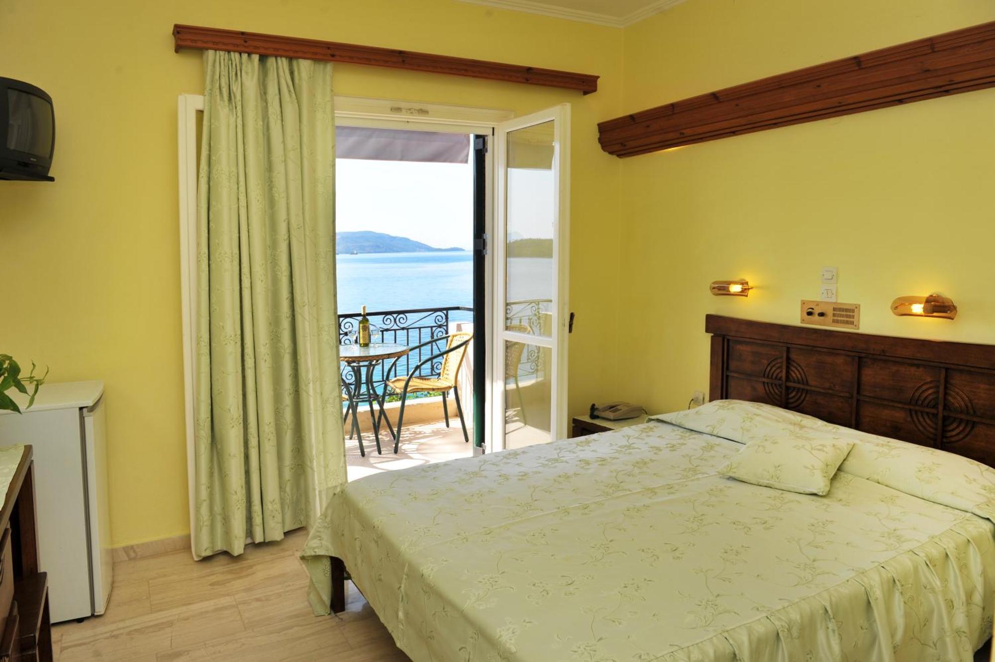 Logan'S Beach Hotel Nydri  Exterior foto